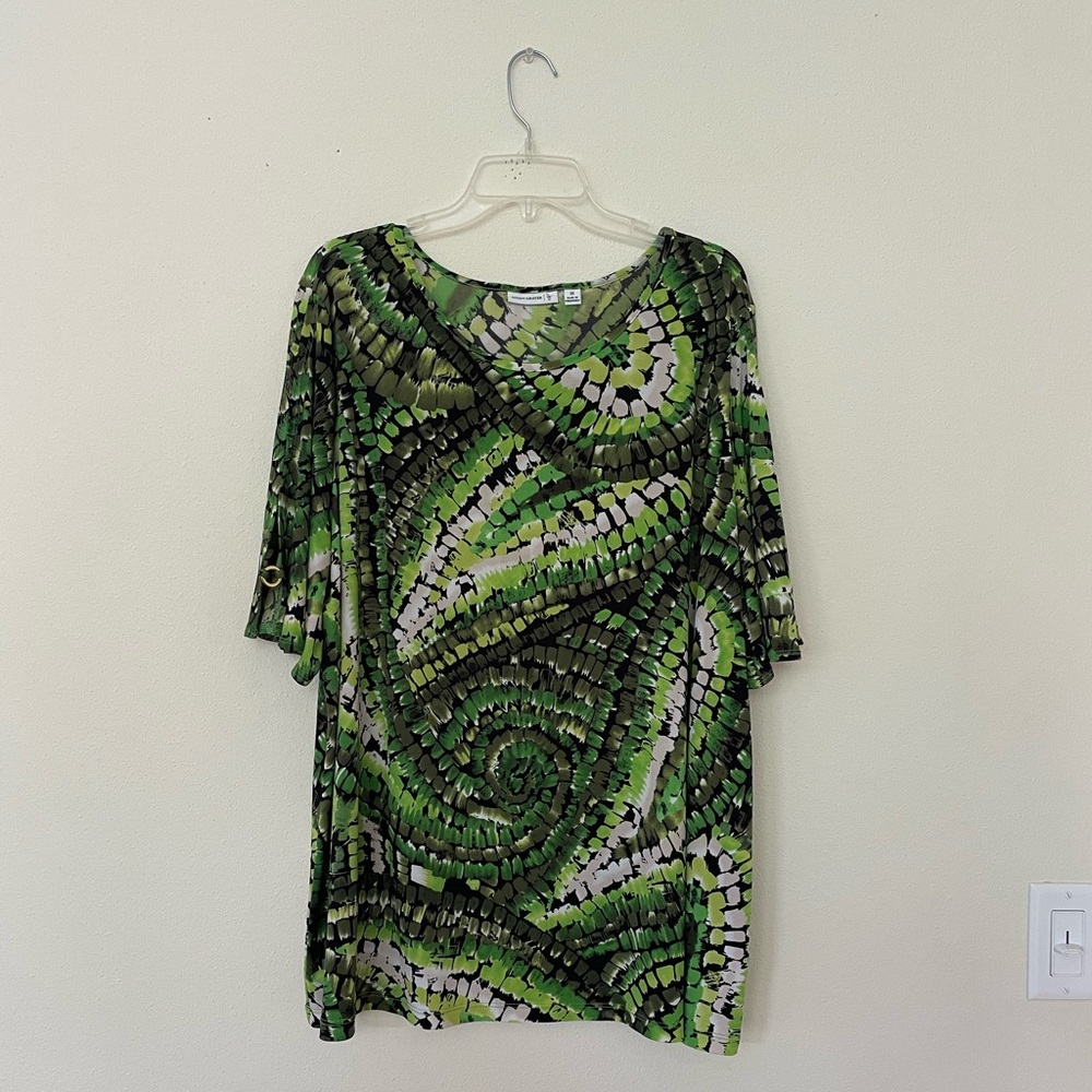 🌷 Susan Graver Lime and Black Abstract Top #15